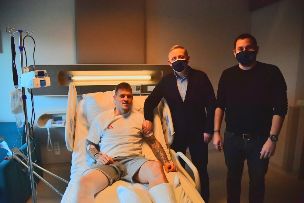 Göksel Gümüşdağ ve Mustafa Eröğüt'ten Skrtel'e ziyaret