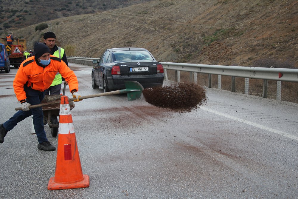 Kula'da zincirleme kaza: 1 yaralı