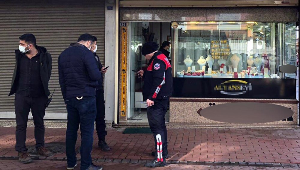 Kuyumcudan 30 bin TL'lik yüzükleri çalan şüpheli kamerada