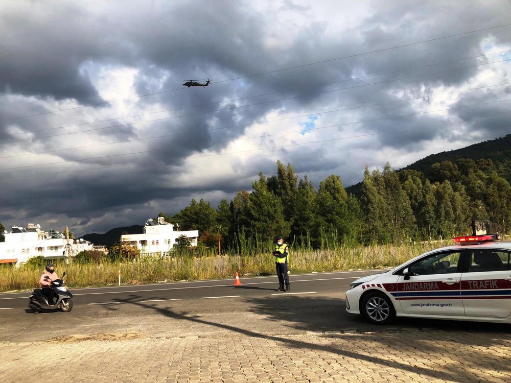 Marmaris'te jandarmadan havadan trafik denetimi