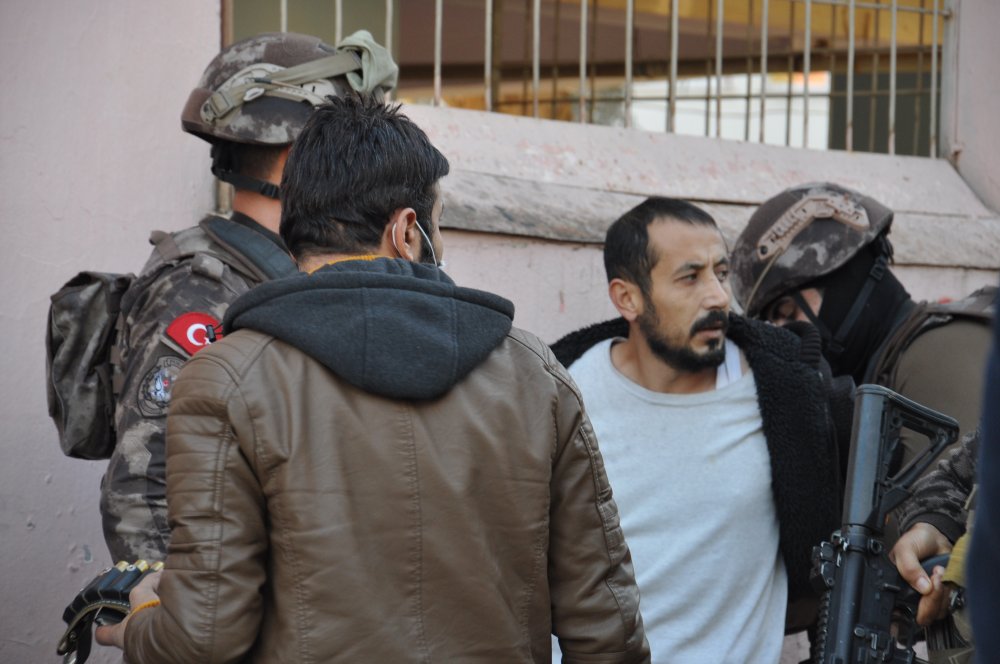 Şizofreni hastası; annesini rehin aldı,  pompalı tüfekle öldürdü!