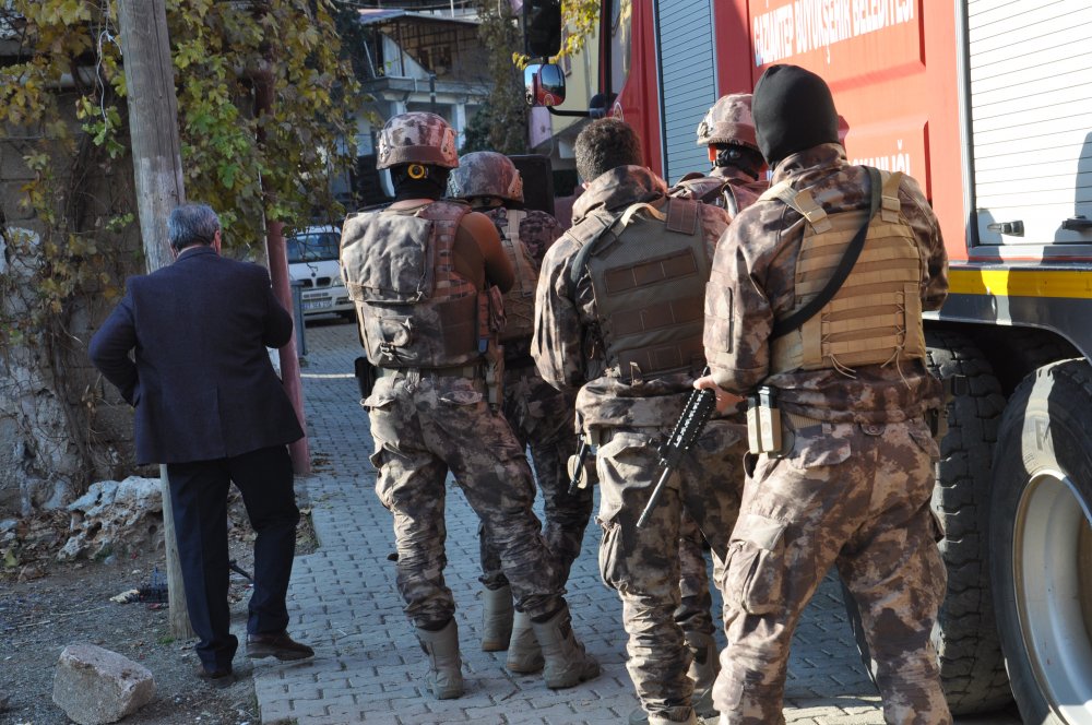 Şizofreni hastası; annesini rehin aldı,  pompalı tüfekle öldürdü!