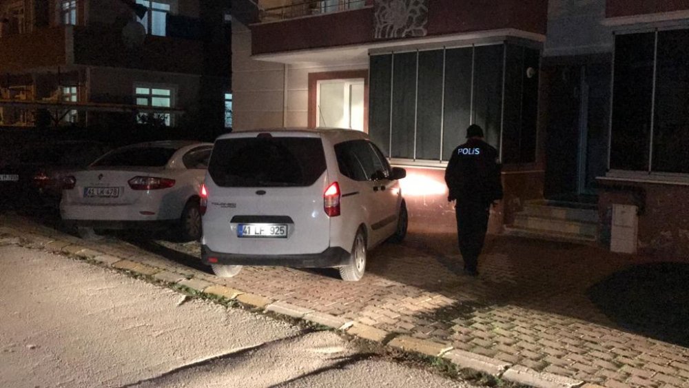 Tabancasını temizlerken annesini vurdu