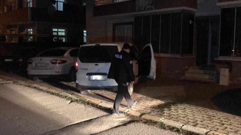 Tabancasını temizlerken annesini vurdu