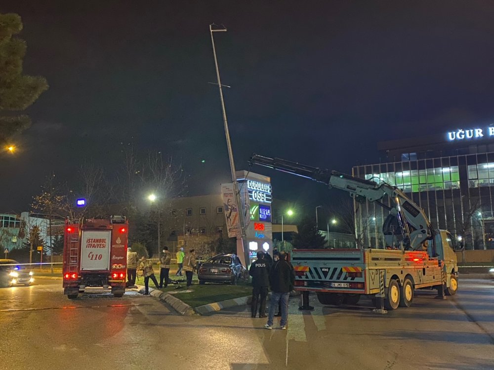 Ümraniye'de takla atan otomobilin sürücüsü hayatını kaybetti