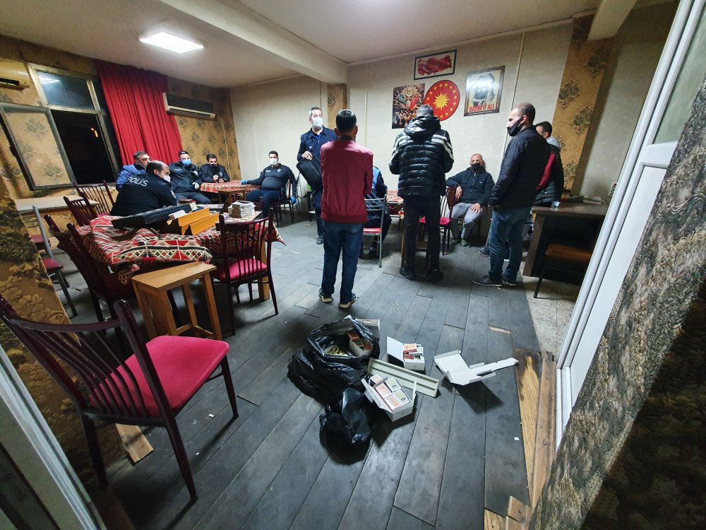 Adana'da eğlence mekanı ile kapısı bebek arabasıyla kamufle edilen kahveye polis baskını