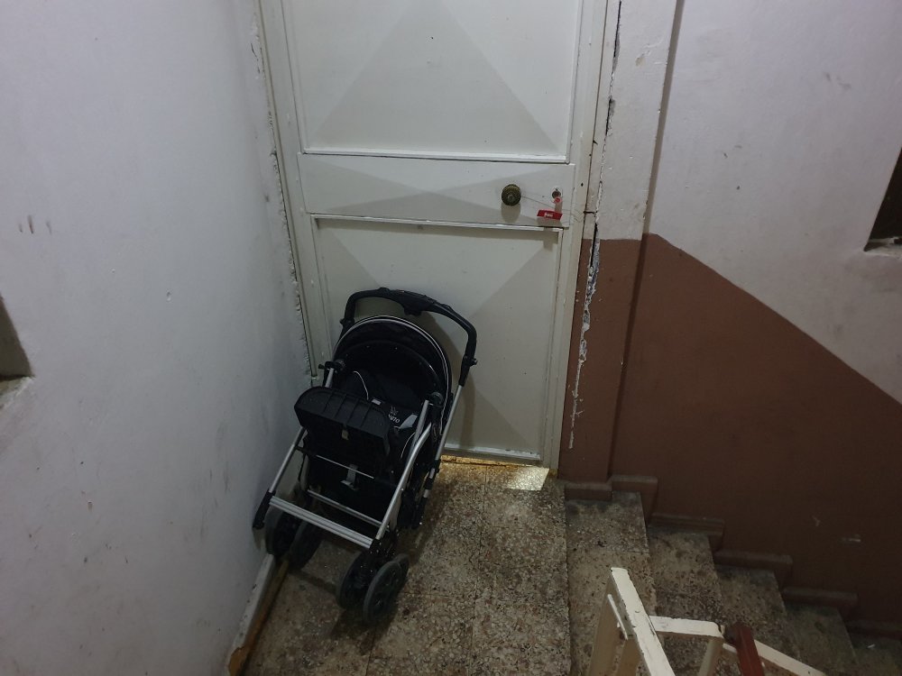 Adana'da eğlence mekanı ile kapısı bebek arabasıyla kamufle edilen kahveye polis baskını