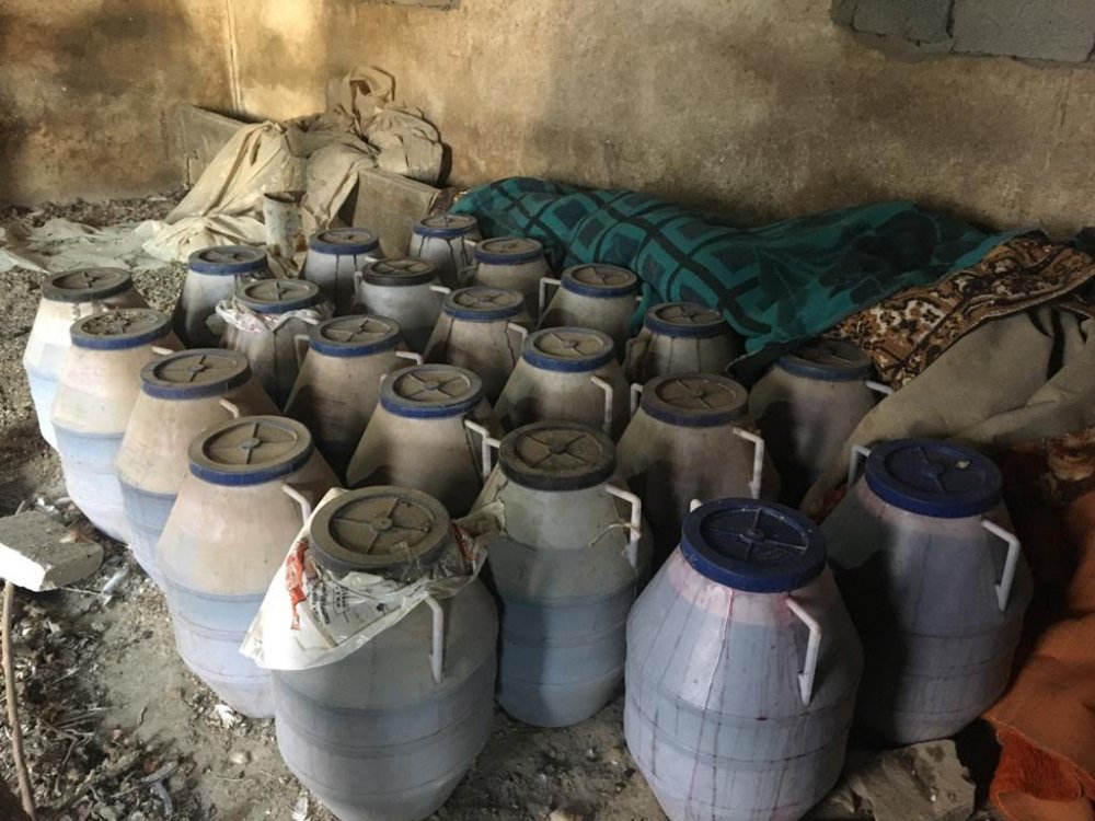 Erzincan'da bidonlar içinde 2 bin 102 litre sahte içki ele geçirildi