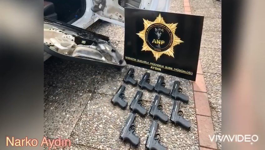 Otomobilin kaportasında 10 ruhsatsız tabanca bulundu