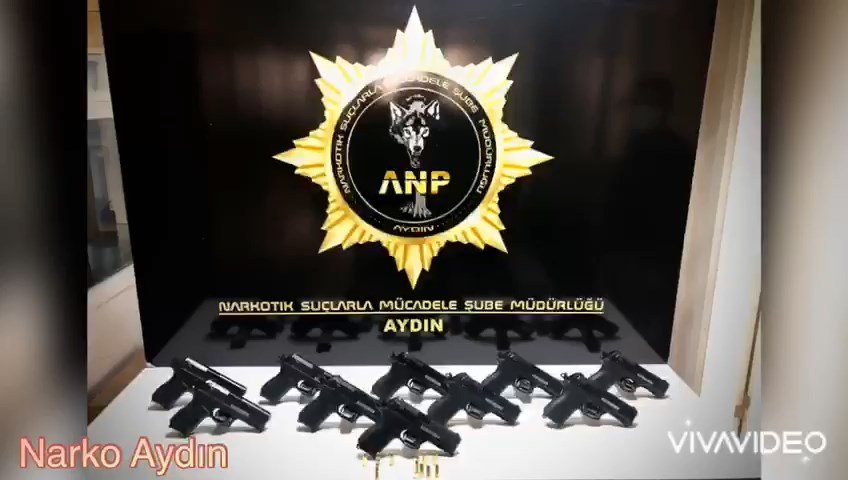 Otomobilin kaportasında 10 ruhsatsız tabanca bulundu