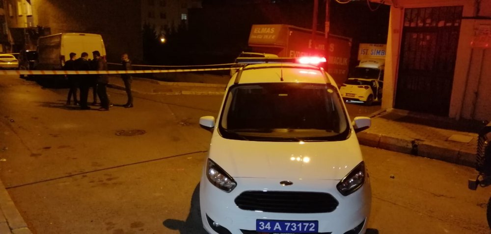 Otomobilinde silahlı saldırıya uğrayan kişi ağır yaralandı