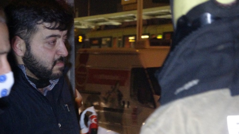 Seyir halindeki panelvan alev alev yandı