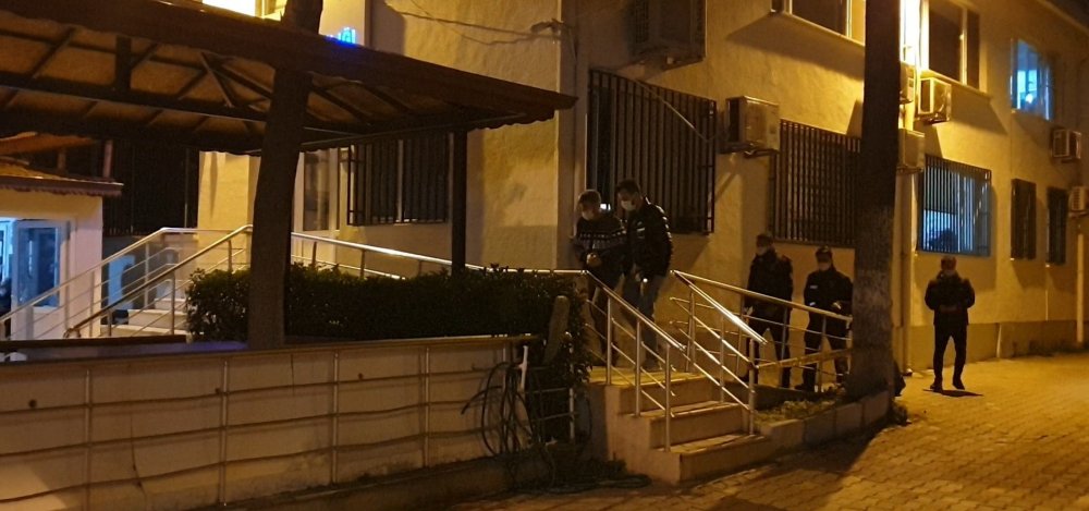 Şüphe üzerine durdurulan araçtan uyuşturucu ve tabanca çıktı