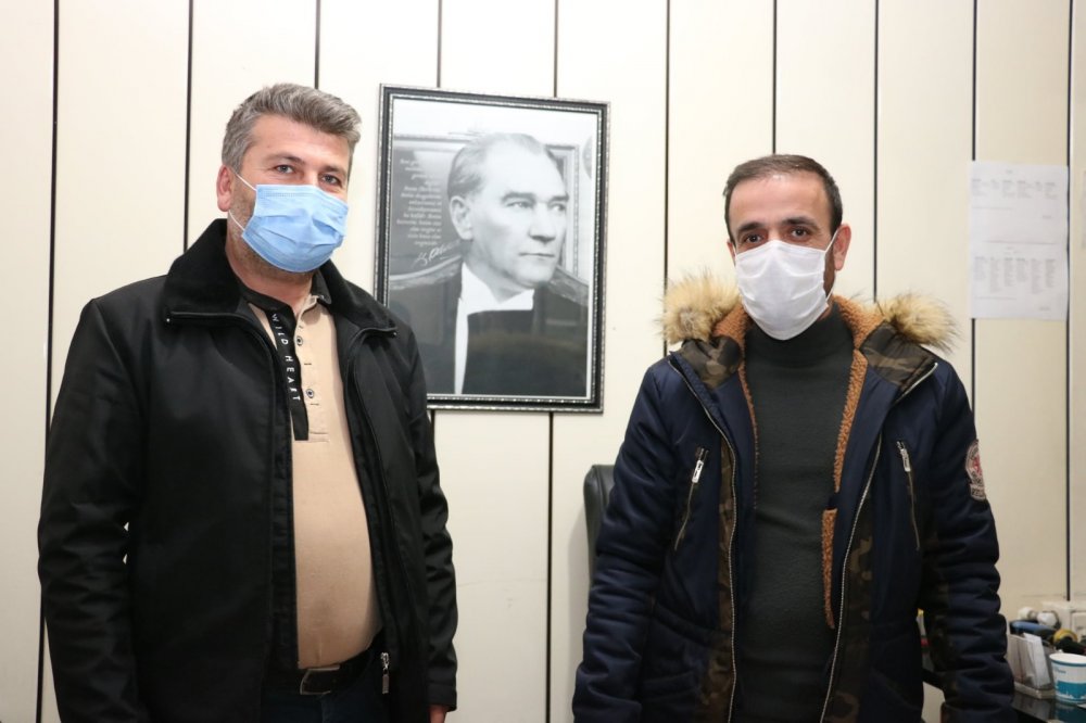 Temizlik işçileri buldukları parayı sahibine teslim etti