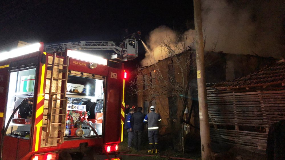 Yanan evde bir kişinin olduğu iddia edildi, itfaiye kimseyi bulamadı