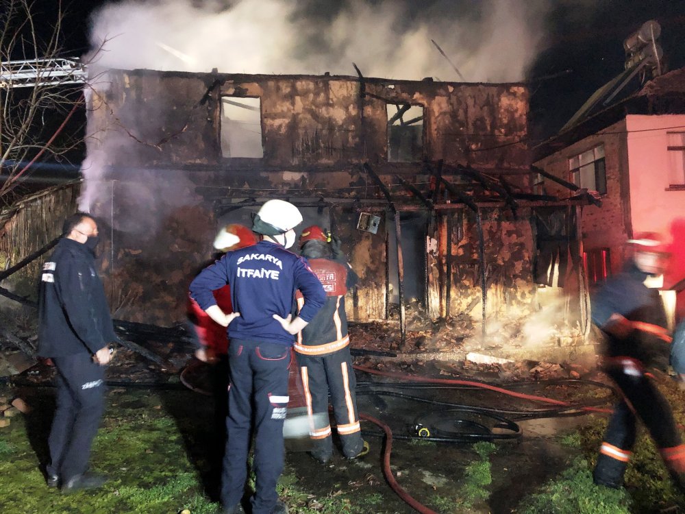 Yanan evde bir kişinin olduğu iddia edildi, itfaiye kimseyi bulamadı