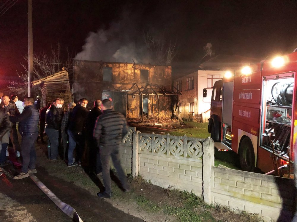 Yanan evde bir kişinin olduğu iddia edildi, itfaiye kimseyi bulamadı