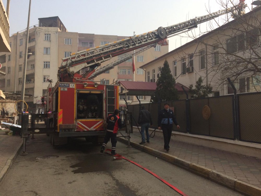 Askerlik Şube Başkanlığı'nda korkutan yangın
