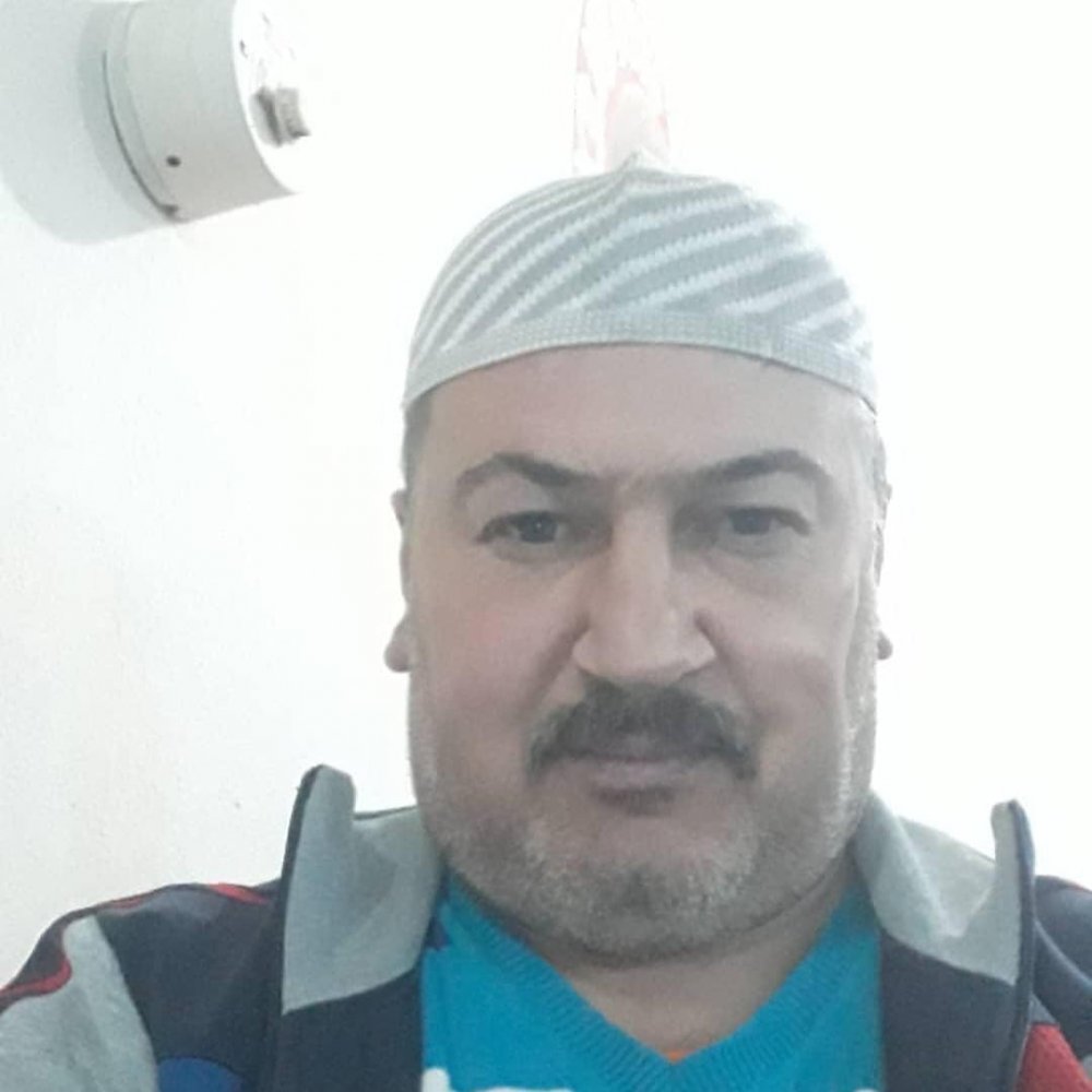 Belediyeye giremeyince soyundu