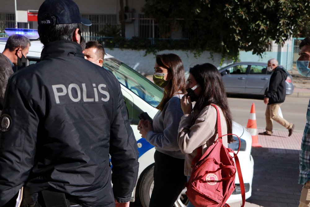 Ciple elektrikli bisikletliye çarptı sürücüyü yaraladığını görünce  şoka giren Dalmızrak, uzun süre gözyaşı döktü.