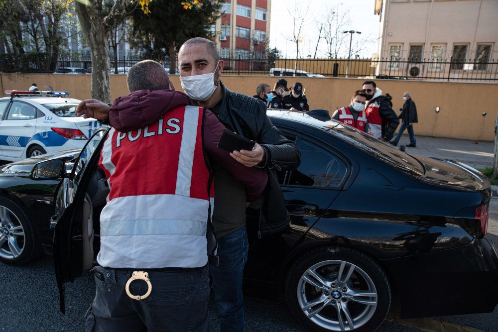 İstanbul "un çeşitli noktalarında asayiş, terör ve trafik kazalarını önleme amacıyla helikopter destekli denetim gerçekleştirildi.