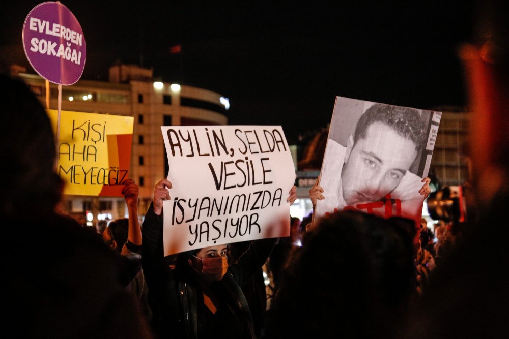 Kadıköy'de kadın cinayetleri protestosu