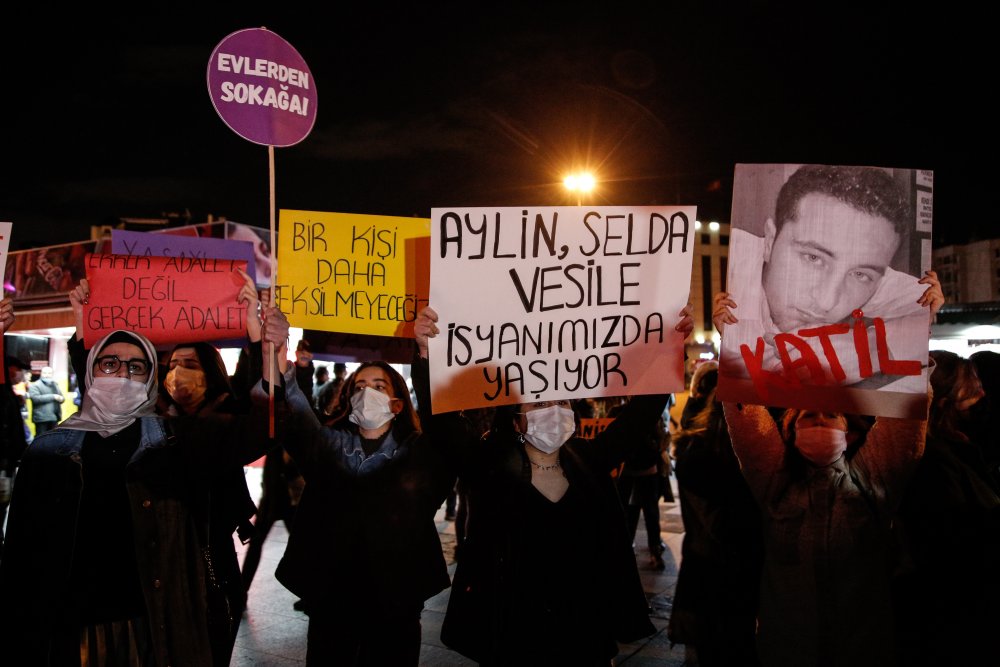 Kadıköy'de kadın cinayetleri protestosu