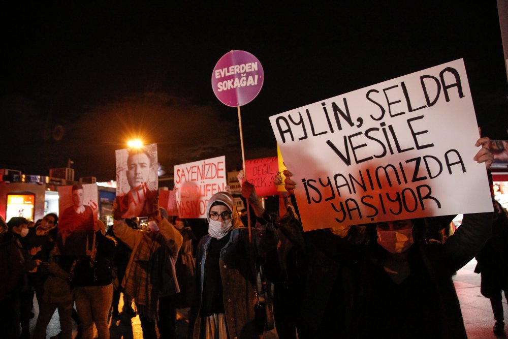 Kadıköy'de kadın cinayetleri protestosu