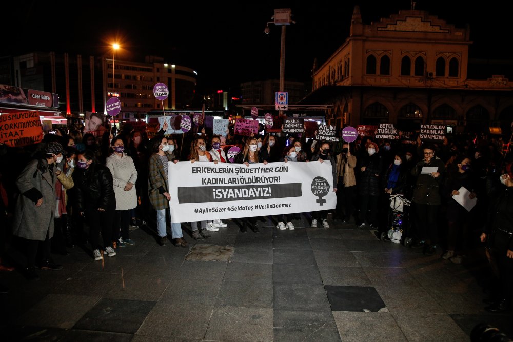 Kadıköy'de kadın cinayetleri protestosu