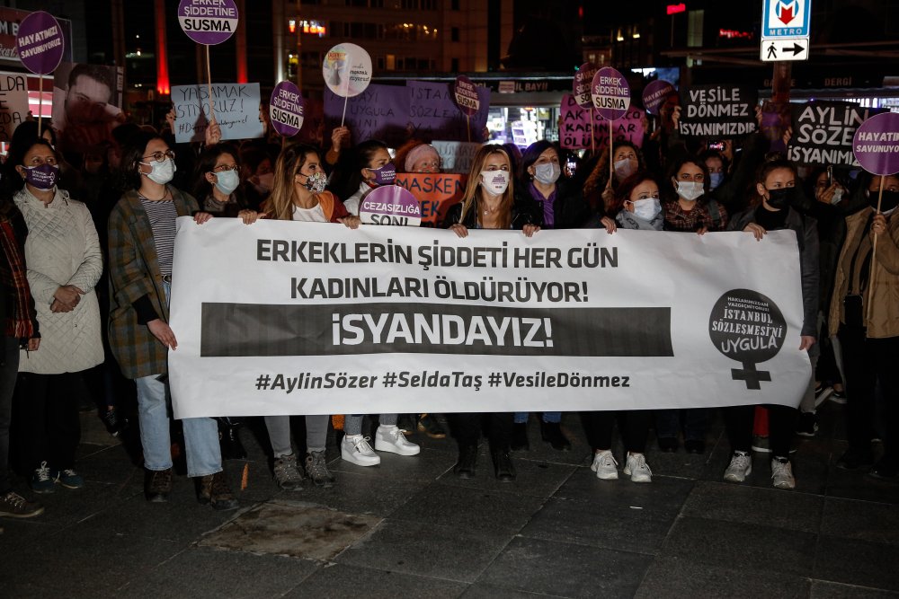Kadıköy'de kadın cinayetleri protestosu