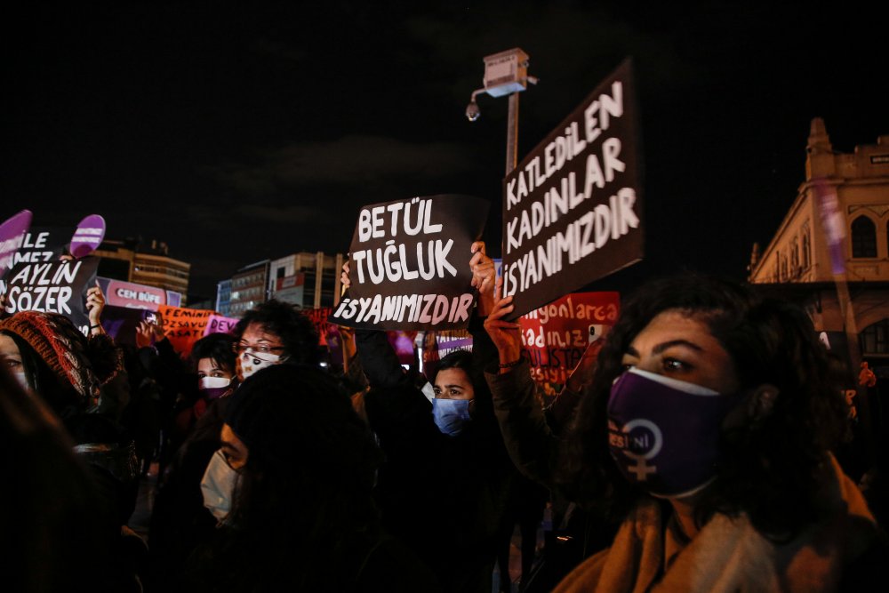 Kadıköy'de kadın cinayetleri protestosu