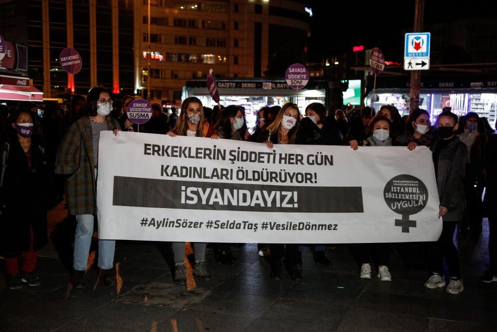 Kadıköy'de kadın cinayetleri protestosu