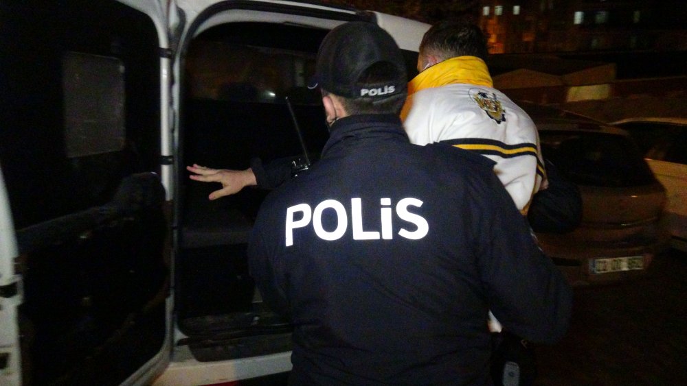 Polise yakalanan alkollü sürücü sosyal medyada