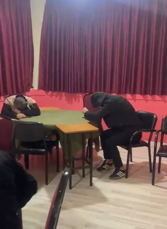 2021'nin ilk saatlerinde kumar oynanan kahvehaneye polis baskını
