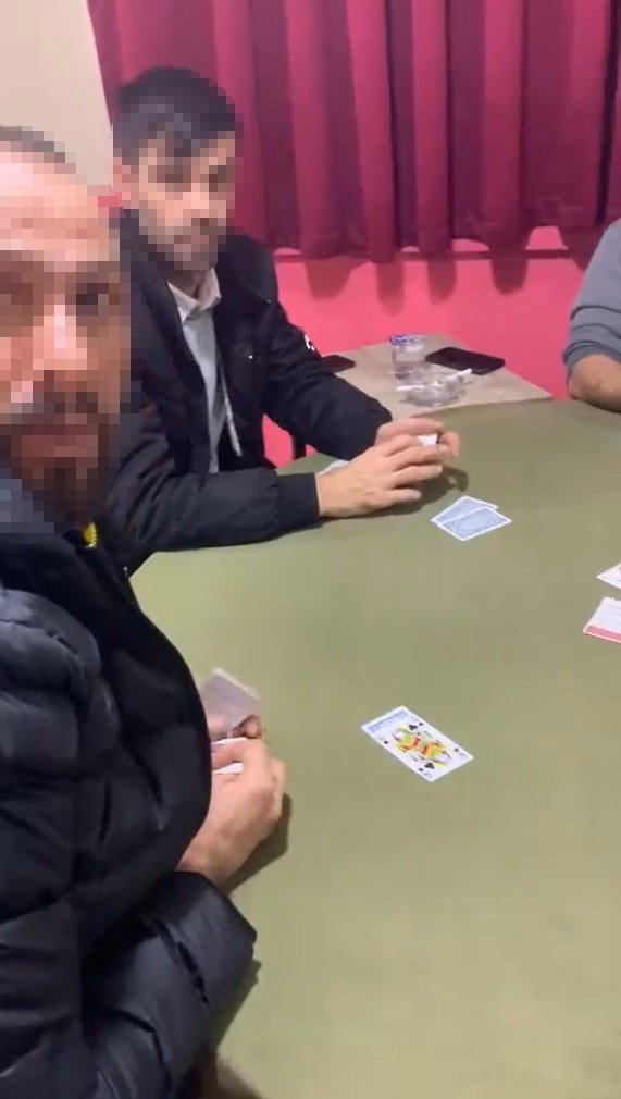 2021'nin ilk saatlerinde kumar oynanan kahvehaneye polis baskını
