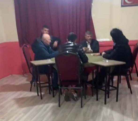 2021'nin ilk saatlerinde kumar oynanan kahvehaneye polis baskını