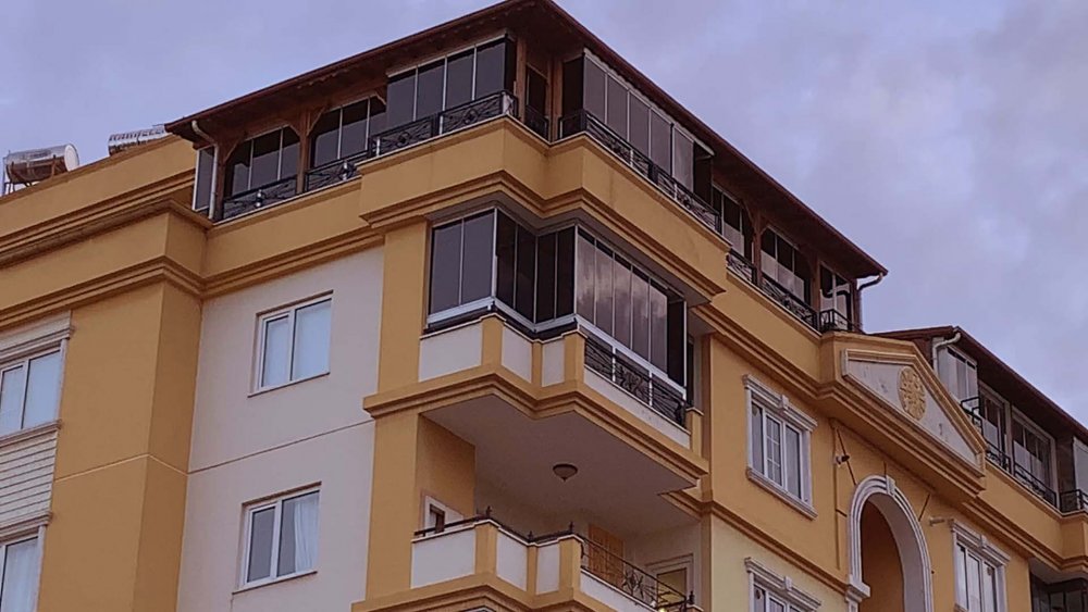 7'nci kat balkonundan atlayan liseli Feyza Nur, hayatını kaybetti