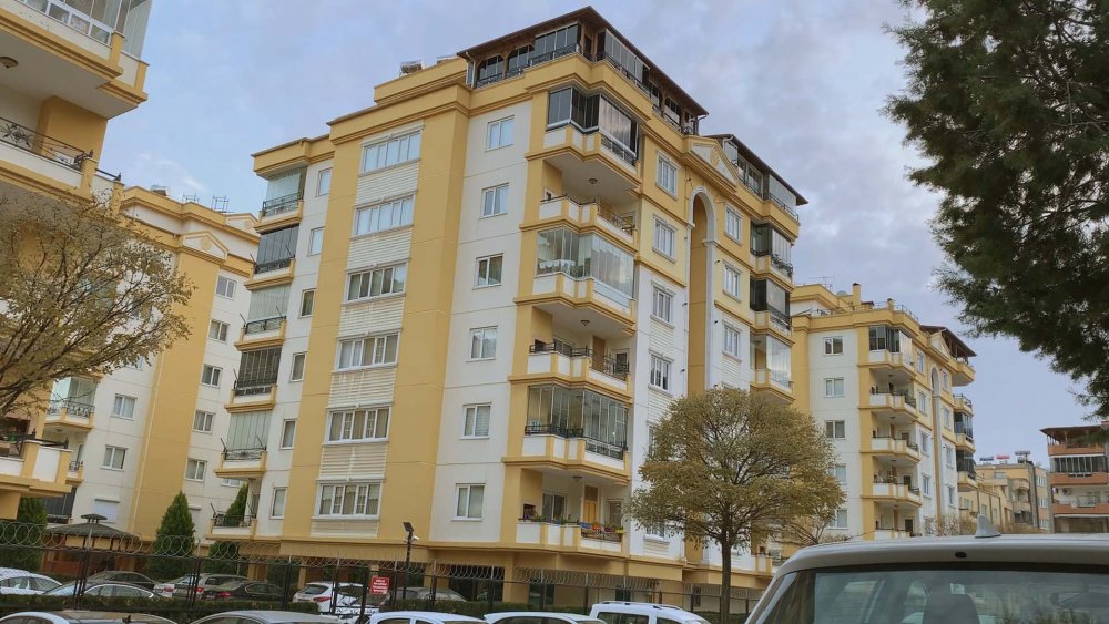 7'nci kat balkonundan atlayan liseli Feyza Nur, hayatını kaybetti
