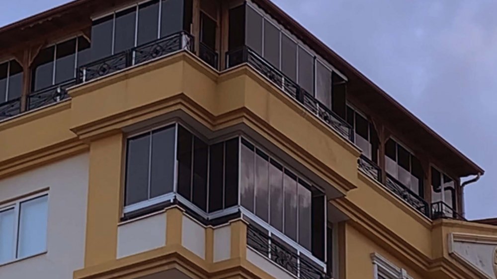 7'nci kat balkonundan atlayan liseli Feyza Nur, hayatını kaybetti