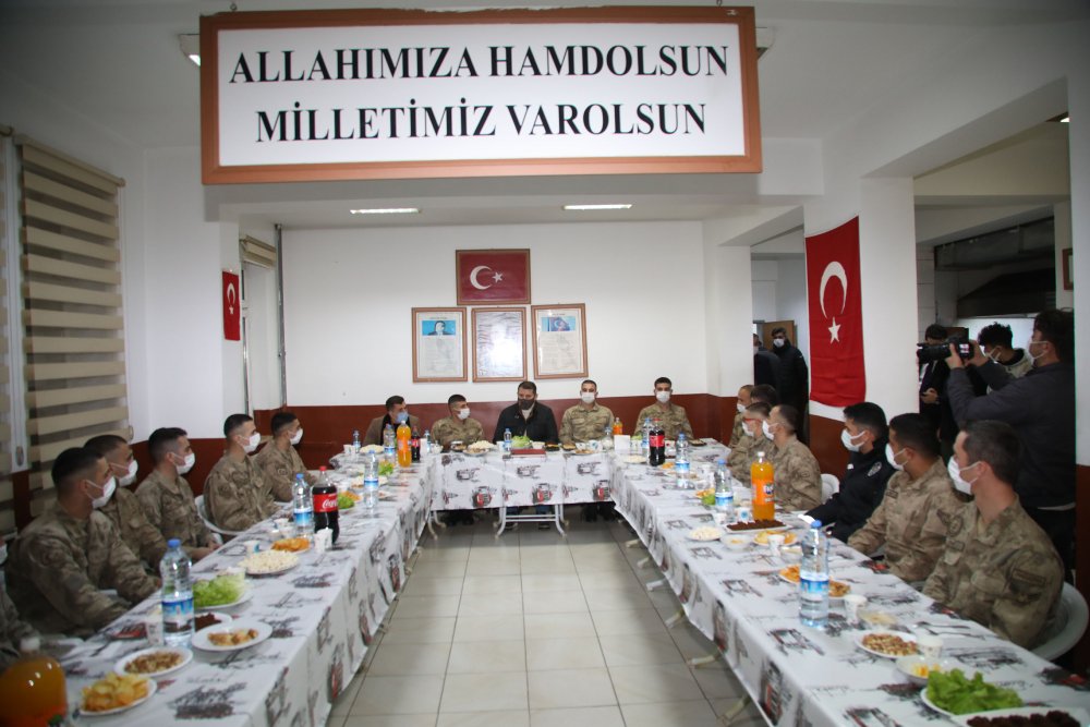 Bakan Soylu'dan, Sivas'taki askerlere sürpriz kutlama 