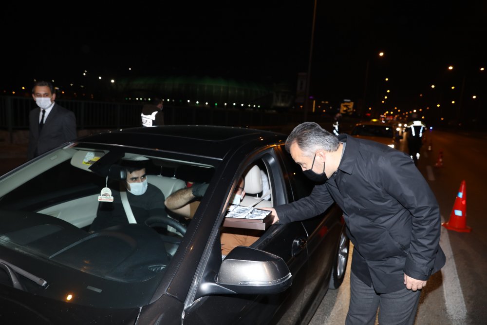 Bursa'da 2020'nin son, 2021'in ilk bebeğini Başkan Aktaş ziyaret etti