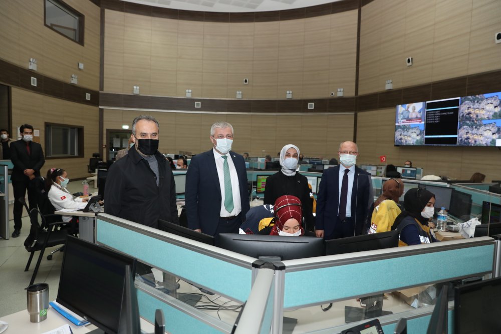 Bursa'da 2020'nin son, 2021'in ilk bebeğini Başkan Aktaş ziyaret etti