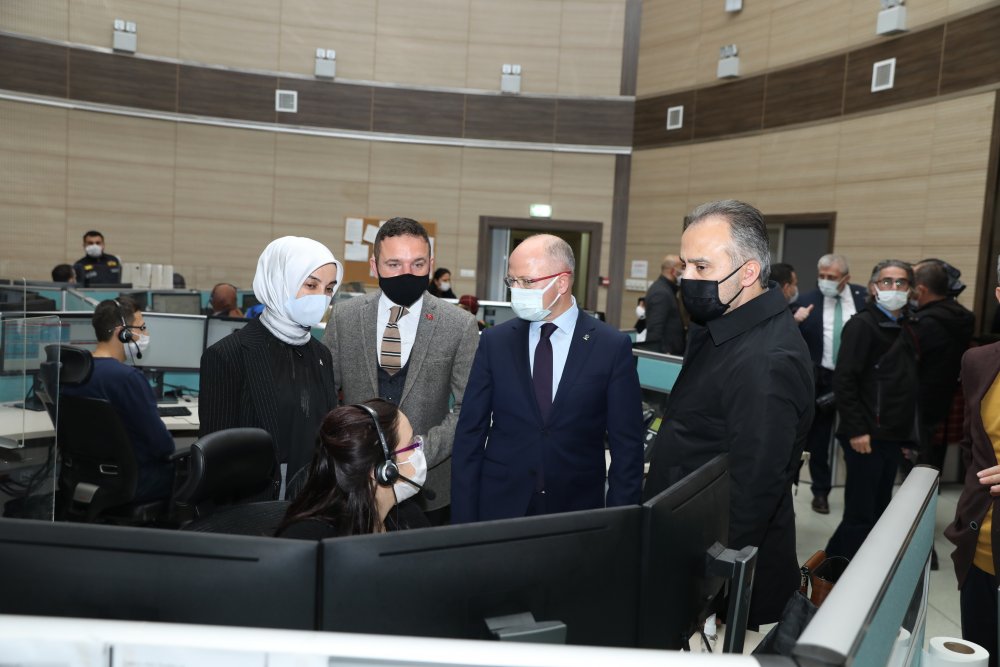 Bursa'da 2020'nin son, 2021'in ilk bebeğini Başkan Aktaş ziyaret etti
