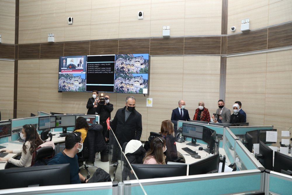 Bursa'da 2020'nin son, 2021'in ilk bebeğini Başkan Aktaş ziyaret etti