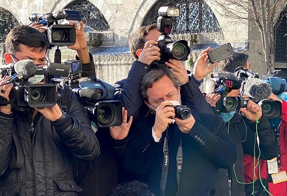Fahrettin Altun Cumhurbaşkanı Erdoğan ile gazetecilerin fotoğrafını çekti