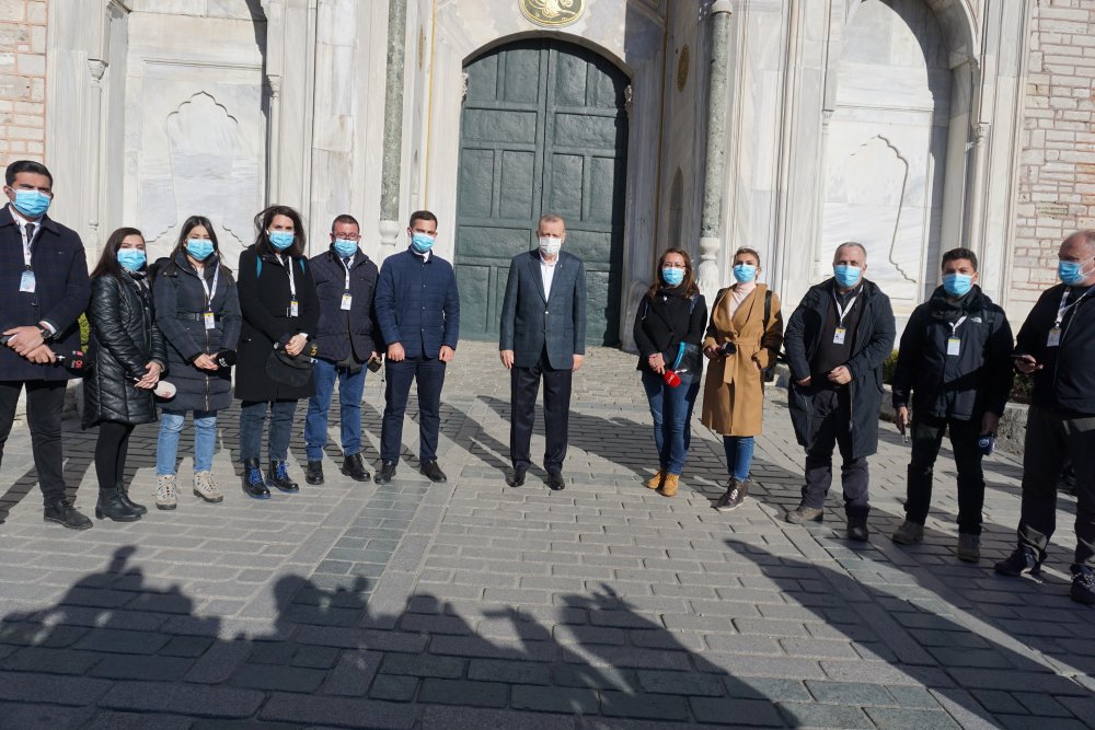 Fahrettin Altun Cumhurbaşkanı Erdoğan ile gazetecilerin fotoğrafını çekti