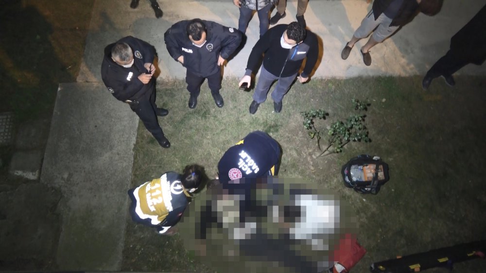 Havai fişek gösterilerini izlemek için çıktığı balkondan düşerek, öldü