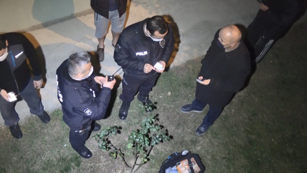 Havai fişek gösterilerini izlemek için çıktığı balkondan düşerek, öldü
