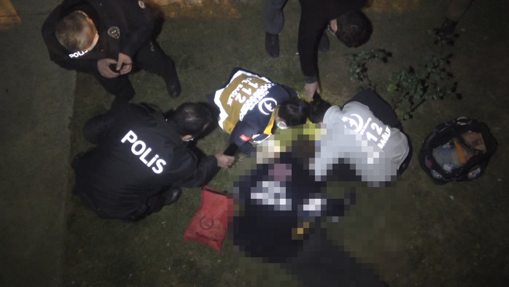 Havai fişek gösterilerini izlemek için çıktığı balkondan düşerek, öldü