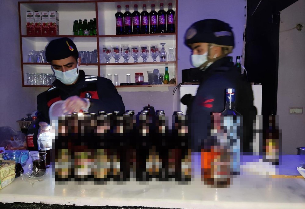İnşaat halindeki binada canlı müzikli yılbaşı eğlencesi 